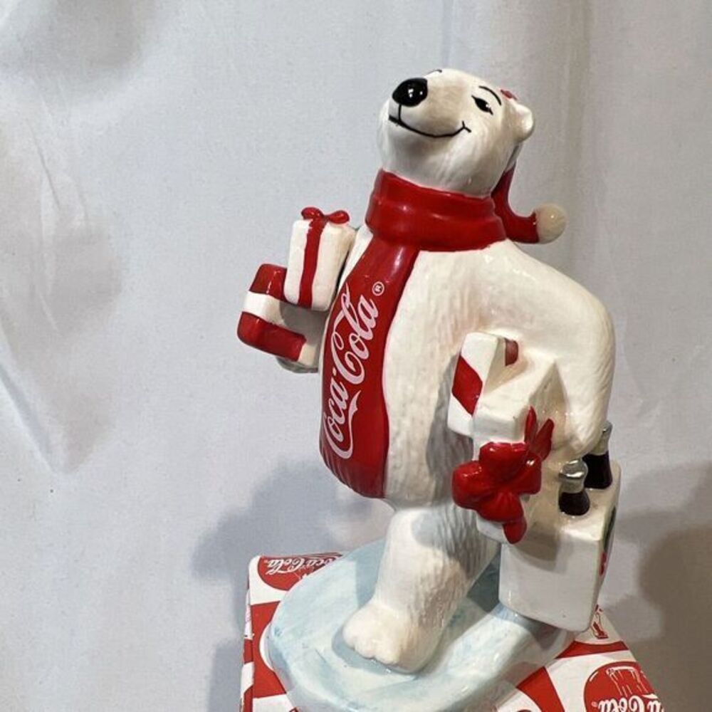 Coca-Cola Polar Bear Glass "Carrying Presents" 1997 Porcelain #271357‎ Enesco.